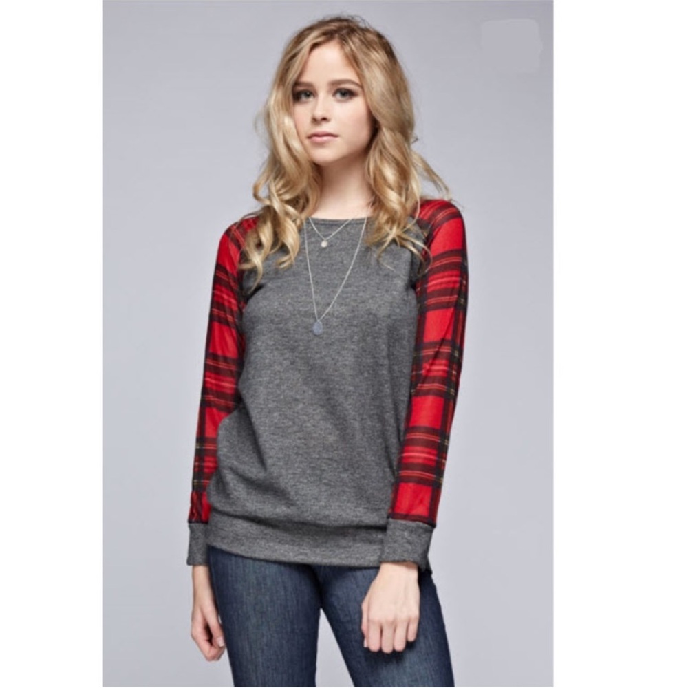 Boutique top size small holiday plaid comfy fit light sweatshirt / loungewear ❤️